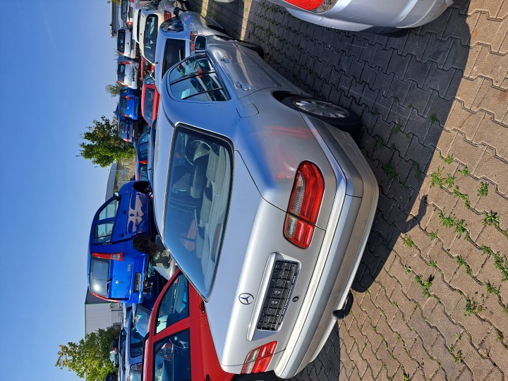 Schlachtauto Mercedes E 200 2000