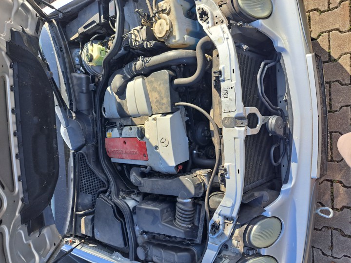 Schlachtauto Mercedes E 200 2000
